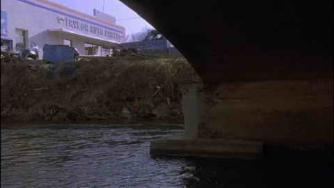 Screenshot [03] zum Film Auf der Flucht