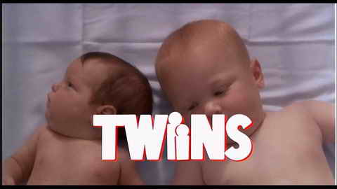 Titelbildschirm vom Film Twins - Zwillinge