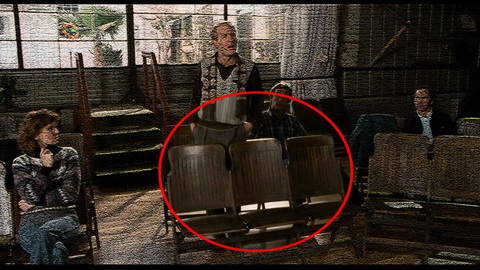 Fehlerbild [02] zum Film 'Tod kommt zweimal, Der'