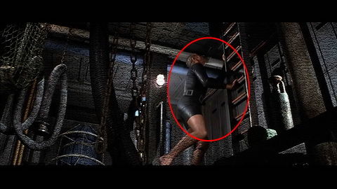Fehlerbild [08] zum Film 'James Bond - Sag niemals nie'