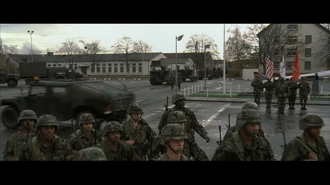 Screenshot [02] zum Film Army Go Home!