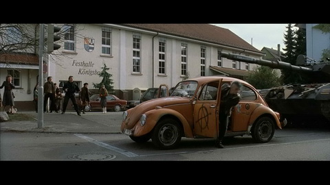 Screenshot [04] zum Film Army Go Home!