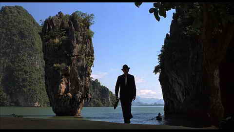Screenshot [02] zum Film James Bond - Der Mann mit dem goldenen Colt
