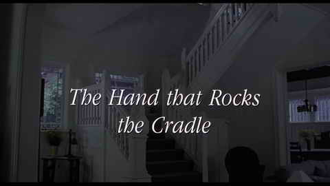 Titelbildschirm vom Film Hand an der Wiege, Die